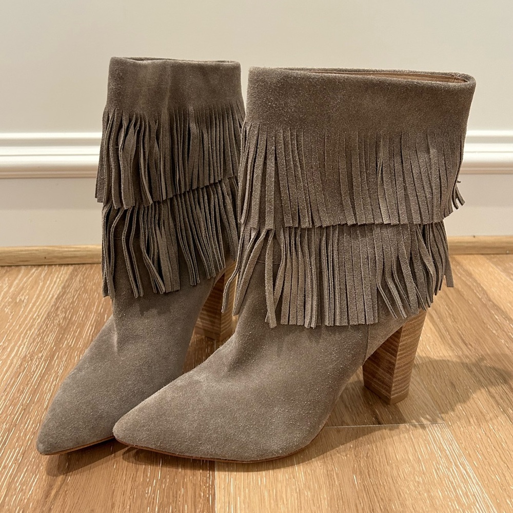 Elaine‎ Turner gray fringe booties size 8.